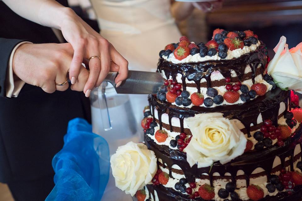 Tort z dekoracją cukrową